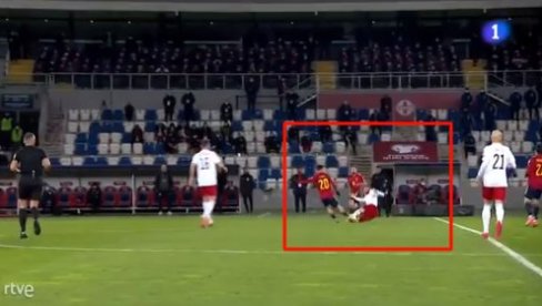 OVO JE START ZA DOŽIVOTNU ROBIJU: Fudbaler Gruzije je mogao ovim startom da Špancu završi karijeru (VIDEO) OVO JE START ZA DOŽIVOTNU ROBIJU: Fudbaler Gruzije je mogao ovim startom da Špancu završi karijeru (VIDEO)