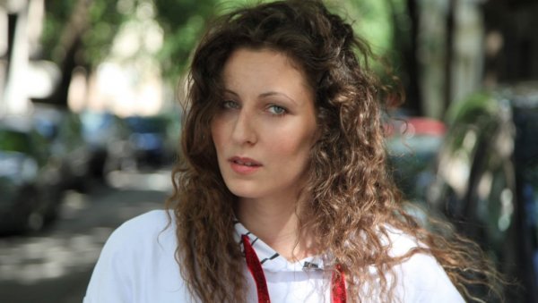 АНА МАРИЈИ ГРБИЋ СТЕВАН СРЕМАЦ: Збирка прича Срнећа леђа овогодишњи лауерат књижевне награде АНА МАРИЈИ ГРБИЋ СТЕВАН СРЕМАЦ: Збирка прича Срнећа леђа овогодишњи лауерат књижевне награде