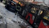 ZAPALIO SE AUTOBUS U ZEMUNU: Vozilo u potpunosti izgorelo, ostala samo školjka ZAPALIO SE AUTOBUS U ZEMUNU: Vozilo u potpunosti izgorelo, ostala samo školjka