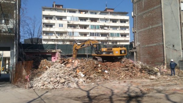 СРУШЕН БИОЕКСКЛУЗИВ У ЦЕНТРУ ПОЖАРЕВЦА: Зида се нова стамбено-пословна зграда (ФОТО) СРУШЕН БИОЕКСКЛУЗИВ У ЦЕНТРУ ПОЖАРЕВЦА: Зида се нова стамбено-пословна зграда (ФОТО)