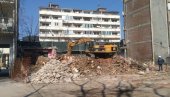 SRUŠEN BIOEKSKLUZIV U CENTRU POŽAREVCA: Zida se nova stambeno-poslovna zgrada (FOTO) SRUŠEN BIOEKSKLUZIV U CENTRU POŽAREVCA: Zida se nova stambeno-poslovna zgrada (FOTO)
