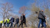 ВУЧИЋ НА МОРАВСКОМ КОРИДОРУ: Ауто-пут ћемо изградити у року од три године, поносан сам на нашу Србију! (ФОТО/ВИДЕО) ВУЧИЋ НА МОРАВСКОМ КОРИДОРУ: Ауто-пут ћемо изградити у року од три године, поносан сам на нашу Србију! (ФОТО/ВИДЕО)