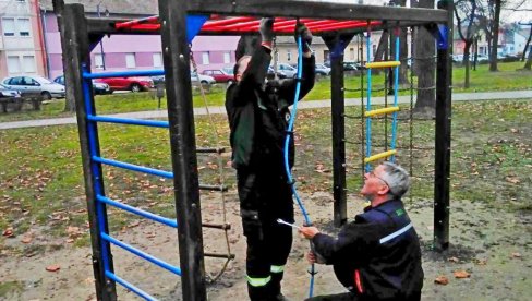 АПЕЛ СОМБОРСКОГ „ЗЕЛЕНИЛА“: Не оштећујте справе на дечјим игралиштима! АПЕЛ СОМБОРСКОГ „ЗЕЛЕНИЛА“: Не оштећујте справе на дечјим игралиштима!