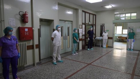 ВИШЕ НЕМА МЕСТА НА КИСЕОНИКУ: Војна болница Ниш готово пуна, за четири дана попуњено 75 одсто капацитета ВИШЕ НЕМА МЕСТА НА КИСЕОНИКУ: Војна болница Ниш готово пуна, за четири дана попуњено 75 одсто капацитета
