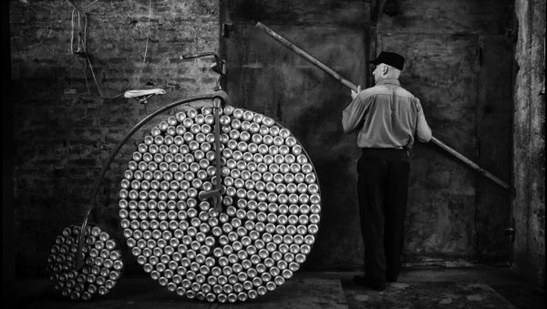 УМЕТНОСТ ФОТОГРАФИЈЕ: Имре Сабо - Бицикл УМЕТНОСТ ФОТОГРАФИЈЕ: Имре Сабо - Бицикл