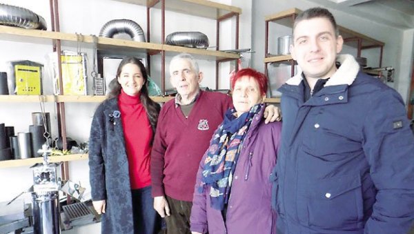 ФАКУЛТЕТ ЗАВРШИЛИ, ЗАНАТ НИСУ ОСТАВИЛИ: Породица Валчић из Лесковца не одриче се традиције започете 1905. (ФОТО) ФАКУЛТЕТ ЗАВРШИЛИ, ЗАНАТ НИСУ ОСТАВИЛИ: Породица Валчић из Лесковца не одриче се традиције започете 1905. (ФОТО)