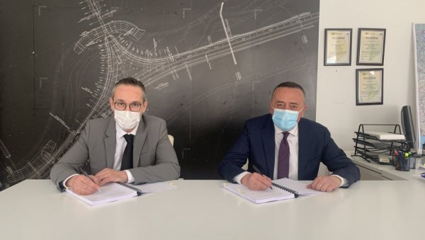 ПОЧИЊЕ РЕКОНСТРУКЦИЈА АУТО-ПУТА: Директор Коридора потписао уговор са извођачем ПОЧИЊЕ РЕКОНСТРУКЦИЈА АУТО-ПУТА: Директор Коридора потписао уговор са извођачем