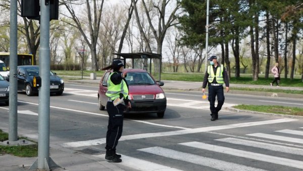 ВОЗАЧИ ОПРЕЗ! За викенд ригорозне контроле, а полицијска возила сада имају нове могућности ВОЗАЧИ ОПРЕЗ! За викенд ригорозне контроле, а полицијска возила сада имају нове могућности