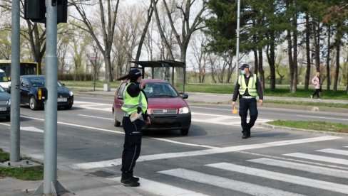 VOZAČI OPREZ! Za vikend rigorozne kontrole, a policijska vozila sada imaju nove mogućnosti VOZAČI OPREZ! Za vikend rigorozne kontrole, a policijska vozila sada imaju nove mogućnosti