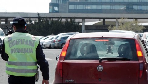ТЕРЕТНО ВОЗИЛО УДАРИЛО У ОГРАДУ МОСТА: Oбустављен саобраћај у оба смера код Велике Плане ТЕРЕТНО ВОЗИЛО УДАРИЛО У ОГРАДУ МОСТА: Oбустављен саобраћај у оба смера код Велике Плане