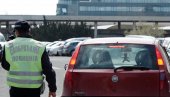 ПОЧЕО ПОВРАТАК СА МИНИ-ОДМОРА: Колона возила код Чачка, полиција регулише саобраћај ПОЧЕО ПОВРАТАК СА МИНИ-ОДМОРА: Колона возила код Чачка, полиција регулише саобраћај