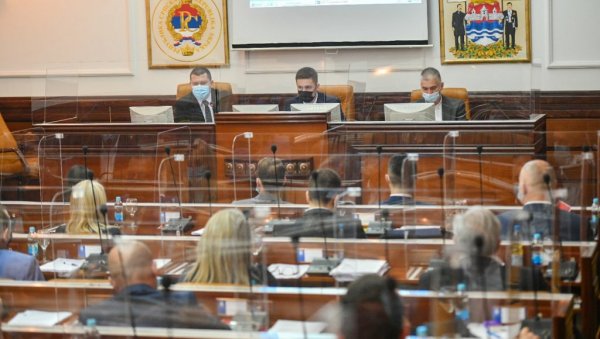 БРОЈ ЗАПОСЛЕНИХ ДУПЛИРАН ЗА МЕСЕЦ ДАНА? Бурна расправа одборника о броју запослених у Градској управи Бањалуке БРОЈ ЗАПОСЛЕНИХ ДУПЛИРАН ЗА МЕСЕЦ ДАНА? Бурна расправа одборника о броју запослених у Градској управи Бањалуке