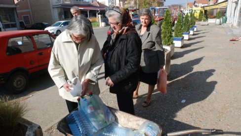 ПОСЛЕ УГОВОРА И НАПЛАТА РАЧУНА: Сеоске мреже у долини Рибарске реке постале део ЈКП Водовод из Крушевца ПОСЛЕ УГОВОРА И НАПЛАТА РАЧУНА: Сеоске мреже у долини Рибарске реке постале део ЈКП Водовод из Крушевца