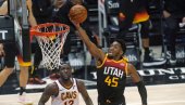 JATO PTICA UMALO IZAZVALO TRAGEDIJU NBA TIMA: Igrači Jute proživeli pravu dramu JATO PTICA UMALO IZAZVALO TRAGEDIJU NBA TIMA: Igrači Jute proživeli pravu dramu