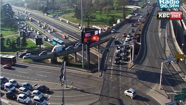 САОБРАЋАЈ У БЕОГРАДУ: Погледајте како јутрос изгледају улице престонице (ФОТО) САОБРАЋАЈ У БЕОГРАДУ: Погледајте како јутрос изгледају улице престонице (ФОТО)