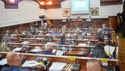 HAOS U SKUPŠTINI BANJALUKE: Stanivuković ustao iz stolice i počeo da viče, prekinuta sednica da se gradonačelnik smiri