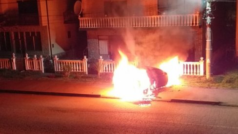 MASKIRAN U DUHA PALIO AUTOMOBILE: Policija uhapsila piromana na Palama MASKIRAN U DUHA PALIO AUTOMOBILE: Policija uhapsila piromana na Palama