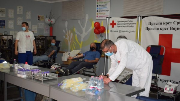 ПРИКУПЉЕНО 36 ЈЕДИНИЦА КРВИ: Нова акција Црвеног крста у Сомбору ПРИКУПЉЕНО 36 ЈЕДИНИЦА КРВИ: Нова акција Црвеног крста у Сомбору