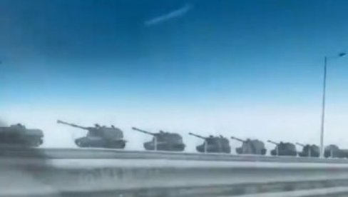 РУСИЈА ГОМИЛА ВОЈСКУ НА ГРАНИЦИ: НАТО је одмах реаговао (ВИДЕО) РУСИЈА ГОМИЛА ВОЈСКУ НА ГРАНИЦИ: НАТО је одмах реаговао (ВИДЕО)