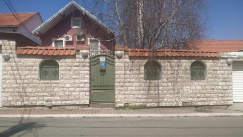 НОВОСТИ ИСПРЕД КУЋЕ МАРИЈЕ МИЛОШЕВИЋ: Ћерка бившег председника се затворила - ево шта се дешава на Цетињу НОВОСТИ ИСПРЕД КУЋЕ МАРИЈЕ МИЛОШЕВИЋ: Ћерка бившег председника се затворила - ево шта се дешава на Цетињу