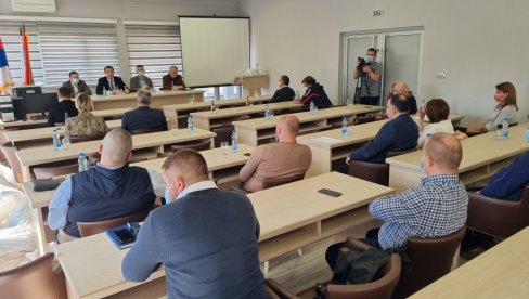 САСТАНАК ПРЕДСТАВНИКА МИНИСТАРСТАВА И ЧЕЛНИКА ПРИЈЕПОЉА: Помоћ у пласману робе САСТАНАК ПРЕДСТАВНИКА МИНИСТАРСТАВА И ЧЕЛНИКА ПРИЈЕПОЉА: Помоћ у пласману робе