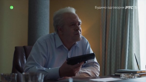 ВЕЛИКЕ ЛАЖИ МАЛИХ ЉУДИ О СЛОБОДАНУ МИЛОШЕВИЋУ: Серија Породица је лаж о борби за слободу коју је водио српски народ ВЕЛИКЕ ЛАЖИ МАЛИХ ЉУДИ О СЛОБОДАНУ МИЛОШЕВИЋУ: Серија Породица је лаж о борби за слободу коју је водио српски народ