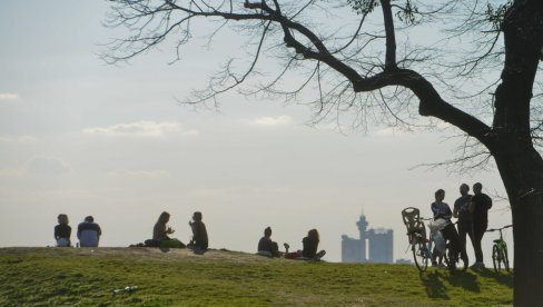ZEVS IZ AFRIKE OD OVOG DATUMA DRASTIČNO DIŽE TEMPERATURU: Biće najtoplije u poslednjih 30 godina ZEVS IZ AFRIKE OD OVOG DATUMA DRASTIČNO DIŽE TEMPERATURU: Biće najtoplije u poslednjih 30 godina