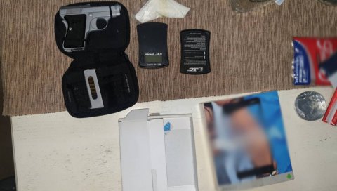 ПРОНАЂЕНА ДРОГА И ОРУЖЈЕ: Београђанину кривична пријава ПРОНАЂЕНА ДРОГА И ОРУЖЈЕ: Београђанину кривична пријава