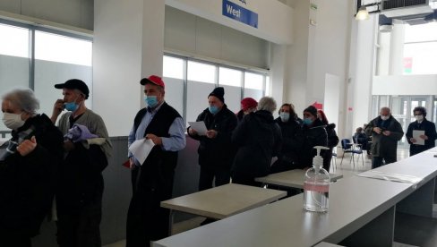 MASOVNA IMUNIZACIJA NA VAKCINALNIM PUNKTOVIMA U KRALJEVU: Drugu dozu primilo 20.672 građana MASOVNA IMUNIZACIJA NA VAKCINALNIM PUNKTOVIMA U KRALJEVU: Drugu dozu primilo 20.672 građana