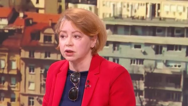 ХАОС У СТУДИЈУ: Весић и Јована Јоксимовић смиривали помахниталу антивакцинашицу Милу Алечковић (ВИДЕО) ХАОС У СТУДИЈУ: Весић и Јована Јоксимовић смиривали помахниталу антивакцинашицу Милу Алечковић (ВИДЕО)