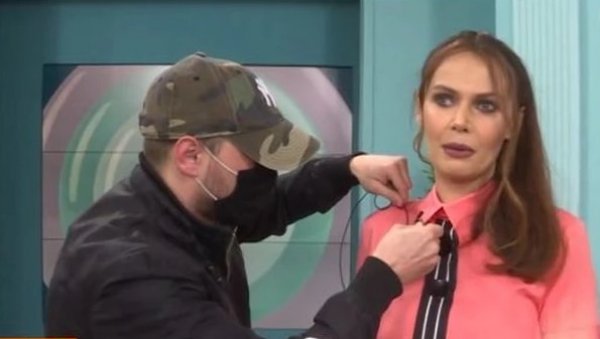 ХОЋУ ДА РАДИМ: Млади певач због короне морао да промени занимање, ево чиме се сада бави ХОЋУ ДА РАДИМ: Млади певач због короне морао да промени занимање, ево чиме се сада бави