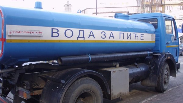 ТРАЈУ РАДОВИ НА ЦРПИЛИШТУ: Власотинчани други дан без воде за пиће ТРАЈУ РАДОВИ НА ЦРПИЛИШТУ: Власотинчани други дан без воде за пиће