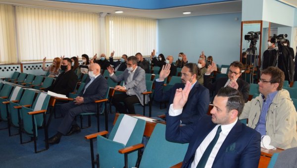 ОДРЖАНА СЕДНИЦА СКУПШТИНЕ ЈАГОДИНЕ - Одборници одлучили: Олакшице за инвеститоре и социјална давања ОДРЖАНА СЕДНИЦА СКУПШТИНЕ ЈАГОДИНЕ - Одборници одлучили: Олакшице за инвеститоре и социјална давања