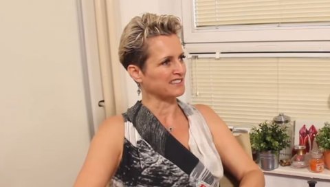 ПРИВЕДЕНА СЕСТРА КОШАРКАШИЦА ДАБОВИЋ: Јелица доведена на саслушање у СБПОК - Делила на друштвеним мрежама садржај против вакцинације ПРИВЕДЕНА СЕСТРА КОШАРКАШИЦА ДАБОВИЋ: Јелица доведена на саслушање у СБПОК - Делила на друштвеним мрежама садржај против вакцинације