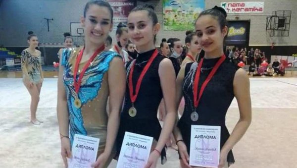 ФАНТАСТИЧАН СТАРТ ПАРАЋИНСКИХ ГИМНАСТАЧАРКИ: Кадеткиње прве, јуниоркама злато и сребро на „Олимпик купу“ у Младеновцу ФАНТАСТИЧАН СТАРТ ПАРАЋИНСКИХ ГИМНАСТАЧАРКИ: Кадеткиње прве, јуниоркама злато и сребро на „Олимпик купу“ у Младеновцу