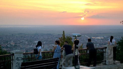 FOTO-KONKURS VRŠAC IZ MOG UGLA: Turistička organizacija bira 50 najlepših fotografija južnobanatskog grada FOTO-KONKURS VRŠAC IZ MOG UGLA: Turistička organizacija bira 50 najlepših fotografija južnobanatskog grada