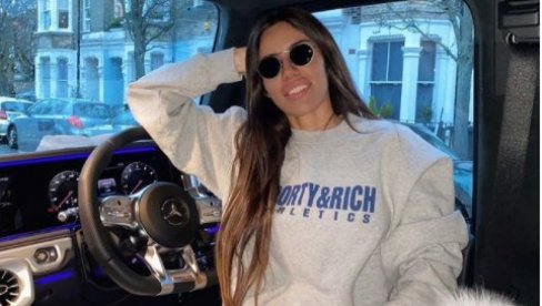 DOK ON BUŠI MREŽE ONA MU ČUVA LEĐA: Devojka Aleksandra Mitrovića je prava bomba! (FOTO) DOK ON BUŠI MREŽE ONA MU ČUVA LEĐA: Devojka Aleksandra Mitrovića je prava bomba! (FOTO)