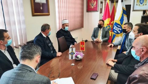 ПОМОЋ У ОБНОВИ ЗГРАДЕ ЏЕМАЛАТА У ХЕРЦЕГ НОВОМ: Похвале за сарадњу херцегновске општине и исламсе заједнице ПОМОЋ У ОБНОВИ ЗГРАДЕ ЏЕМАЛАТА У ХЕРЦЕГ НОВОМ: Похвале за сарадњу херцегновске општине и исламсе заједнице
