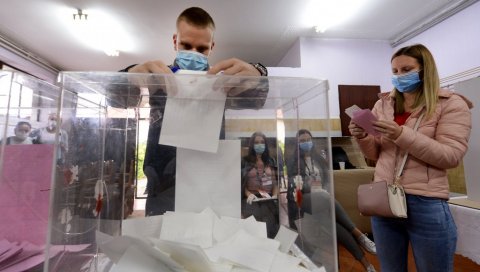 БИРАЈУ СТО КОД ВУЧИЋА: Дијалог на два колосека, неке странке неће посредство ЕП, председник спреман да учествује у разговорима БИРАЈУ СТО КОД ВУЧИЋА: Дијалог на два колосека, неке странке неће посредство ЕП, председник спреман да учествује у разговорима
