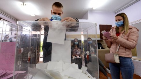БИРАЈУ СТО КОД ВУЧИЋА: Дијалог на два колосека, неке странке неће посредство ЕП, председник спреман да учествује у разговорима БИРАЈУ СТО КОД ВУЧИЋА: Дијалог на два колосека, неке странке неће посредство ЕП, председник спреман да учествује у разговорима