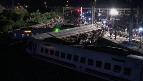 VELIKA TRAGEDIJA: Voz sa 350 ljudi iskočio iz šina, najmanje 36 mrtvih na Tajvanu VELIKA TRAGEDIJA: Voz sa 350 ljudi iskočio iz šina, najmanje 36 mrtvih na Tajvanu