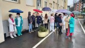 БИТКУ ИЗГУБИЛО ЈОШ ТРОЈЕ КРАЉЕВЧАНА: И даље троцифрен број новозаражених БИТКУ ИЗГУБИЛО ЈОШ ТРОЈЕ КРАЉЕВЧАНА: И даље троцифрен број новозаражених