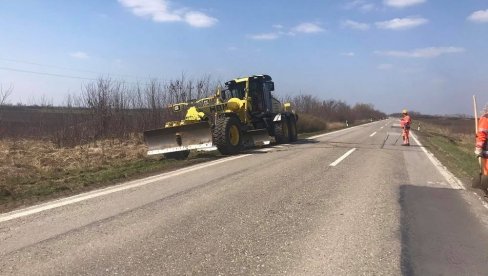 ЗА СИГУРНОСТ ТОКОМ ВОЖЊЕ: На главним путевима у општини Пландиште уређују банкине и депресије ЗА СИГУРНОСТ ТОКОМ ВОЖЊЕ: На главним путевима у општини Пландиште уређују банкине и депресије