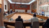 КРИЗНИ ШТАБ ПРЕСЕКАО: Одлучено да ли има услова да се ђаци врате у школске клупе КРИЗНИ ШТАБ ПРЕСЕКАО: Одлучено да ли има услова да се ђаци врате у школске клупе