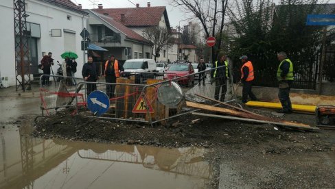 МЕЊА СЕ 675 МЕТАРА МРЕЖЕ: Велики радови на побошљању водоводне инфраструктуре у Крушевцу МЕЊА СЕ 675 МЕТАРА МРЕЖЕ: Велики радови на побошљању водоводне инфраструктуре у Крушевцу