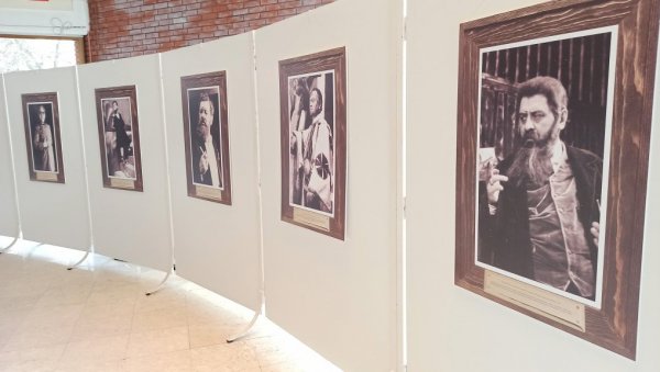 СЕЋАЊЕ НА МИЛИВОЈА ЖИВАНОВИЋА: Обележена 121 година од рођења славног глумца СЕЋАЊЕ НА МИЛИВОЈА ЖИВАНОВИЋА: Обележена 121 година од рођења славног глумца