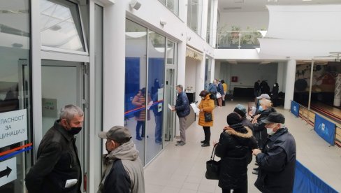 У ПАРАЋИНУ УТРОШЕНО 12.538 ВАКЦИНА: Више од 5.320 људи примило обе дозе цепива У ПАРАЋИНУ УТРОШЕНО 12.538 ВАКЦИНА: Више од 5.320 људи примило обе дозе цепива