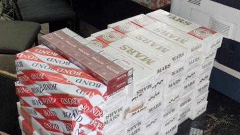 У КУЋИ КРИО 1.000 ПАКЛИЦА ЦИГАРЕТА БЕЗ МАРКИЦЕ: Поднета кривична пријава против осумњиченог мушкарца из Пожаревца У КУЋИ КРИО 1.000 ПАКЛИЦА ЦИГАРЕТА БЕЗ МАРКИЦЕ: Поднета кривична пријава против осумњиченог мушкарца из Пожаревца