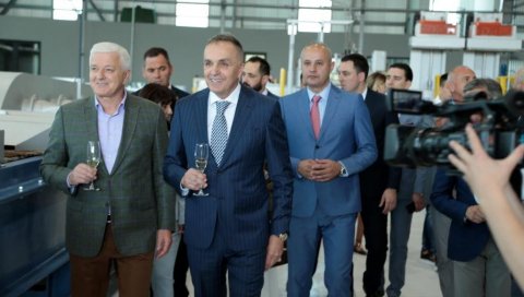 ТАЈКУН ПРЕПРОДАО БЕСПЛАТНЕ АКЦИЈЕ: Милутин Ђукановић оптужио бившег премијера и руководство Електропривреде ЦГ за злоупотребе ТАЈКУН ПРЕПРОДАО БЕСПЛАТНЕ АКЦИЈЕ: Милутин Ђукановић оптужио бившег премијера и руководство Електропривреде ЦГ за злоупотребе