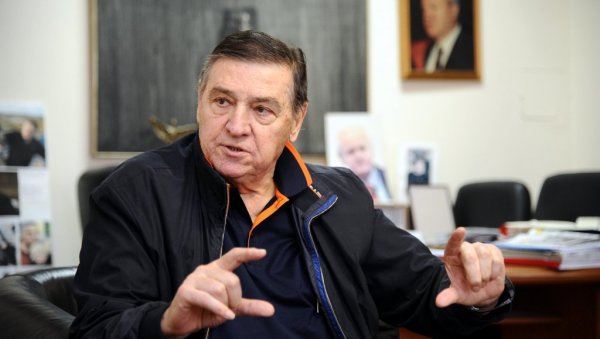 ПРВА ЉУБАВ МИЛУТИНА МРКОЊИЋА ЗА КОЈУ МАЛО КО ЗНА: Само једном је говорио о њој ПРВА ЉУБАВ МИЛУТИНА МРКОЊИЋА ЗА КОЈУ МАЛО КО ЗНА: Само једном је говорио о њој